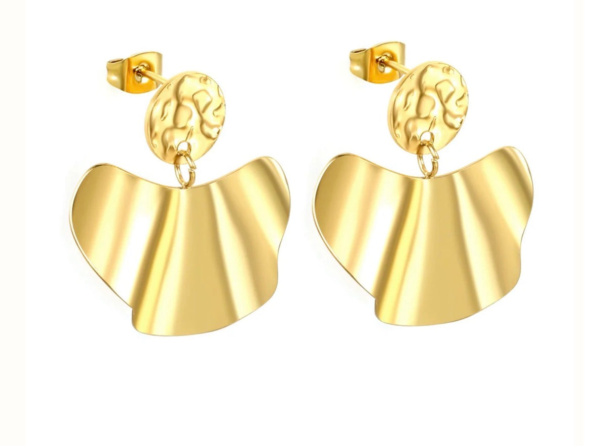 10mm Textured Circle + 24.5*20.3mm Pleated Scallop Earrings Gold Color