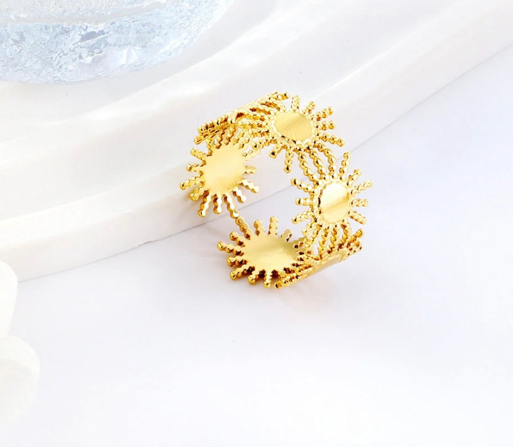 Multiple Suns Shaped Ring